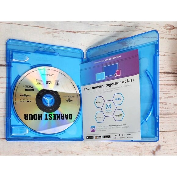 Winston Churchill, led by Gary Oldman, in this HD Blu-Ray combo - Picture 6 of 6